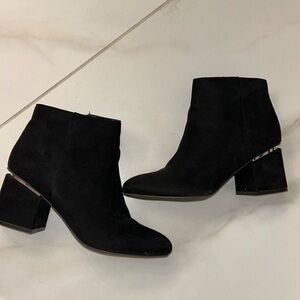 Black Bar III size 8 booties